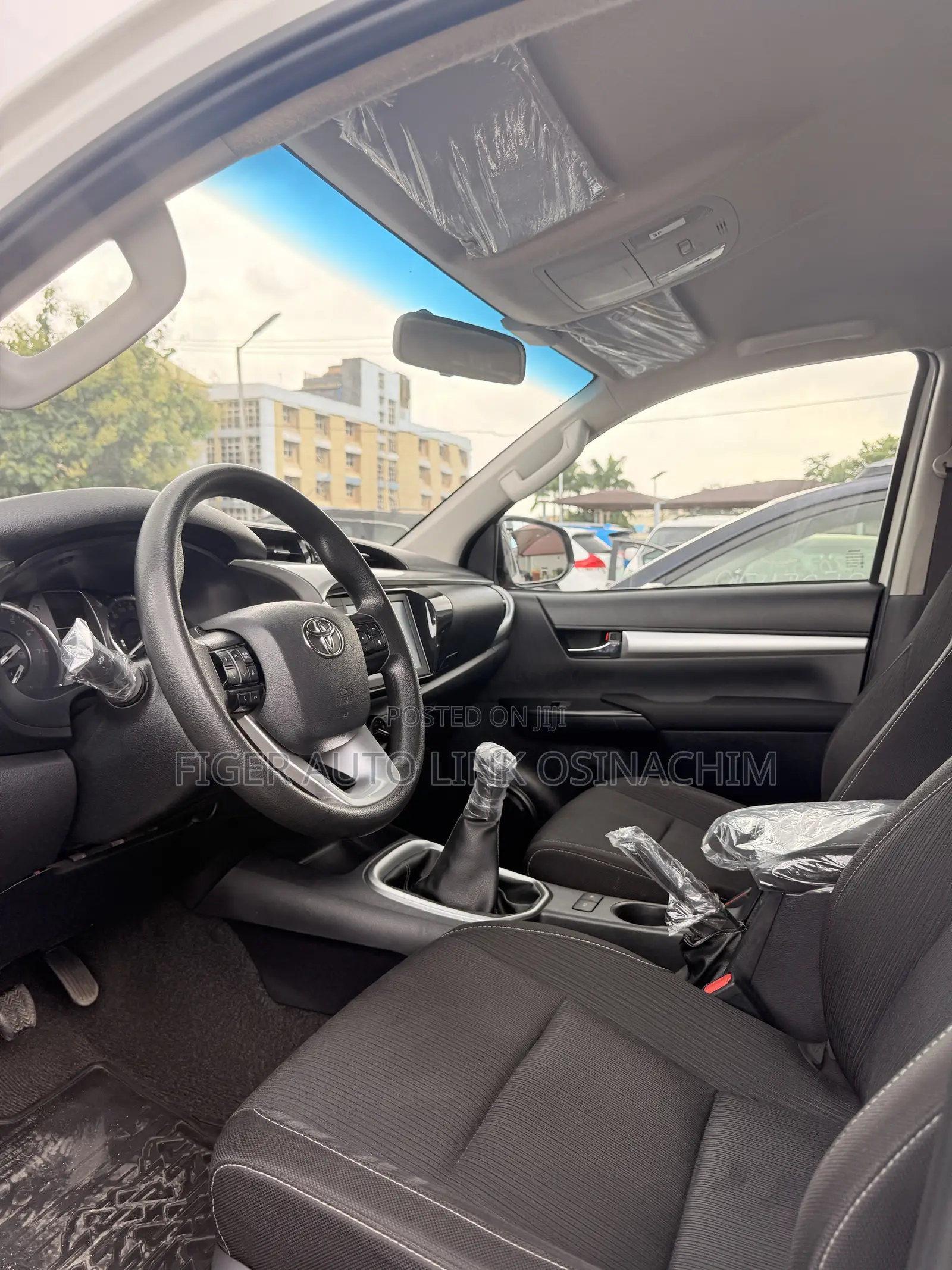 Toyota Hilux 2023 White