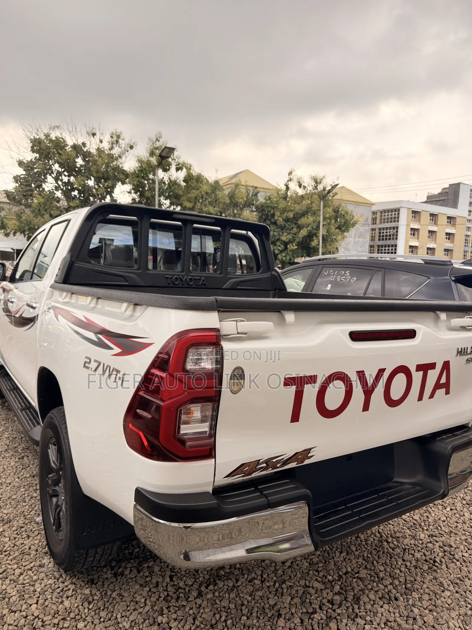 Toyota Hilux 2023 White