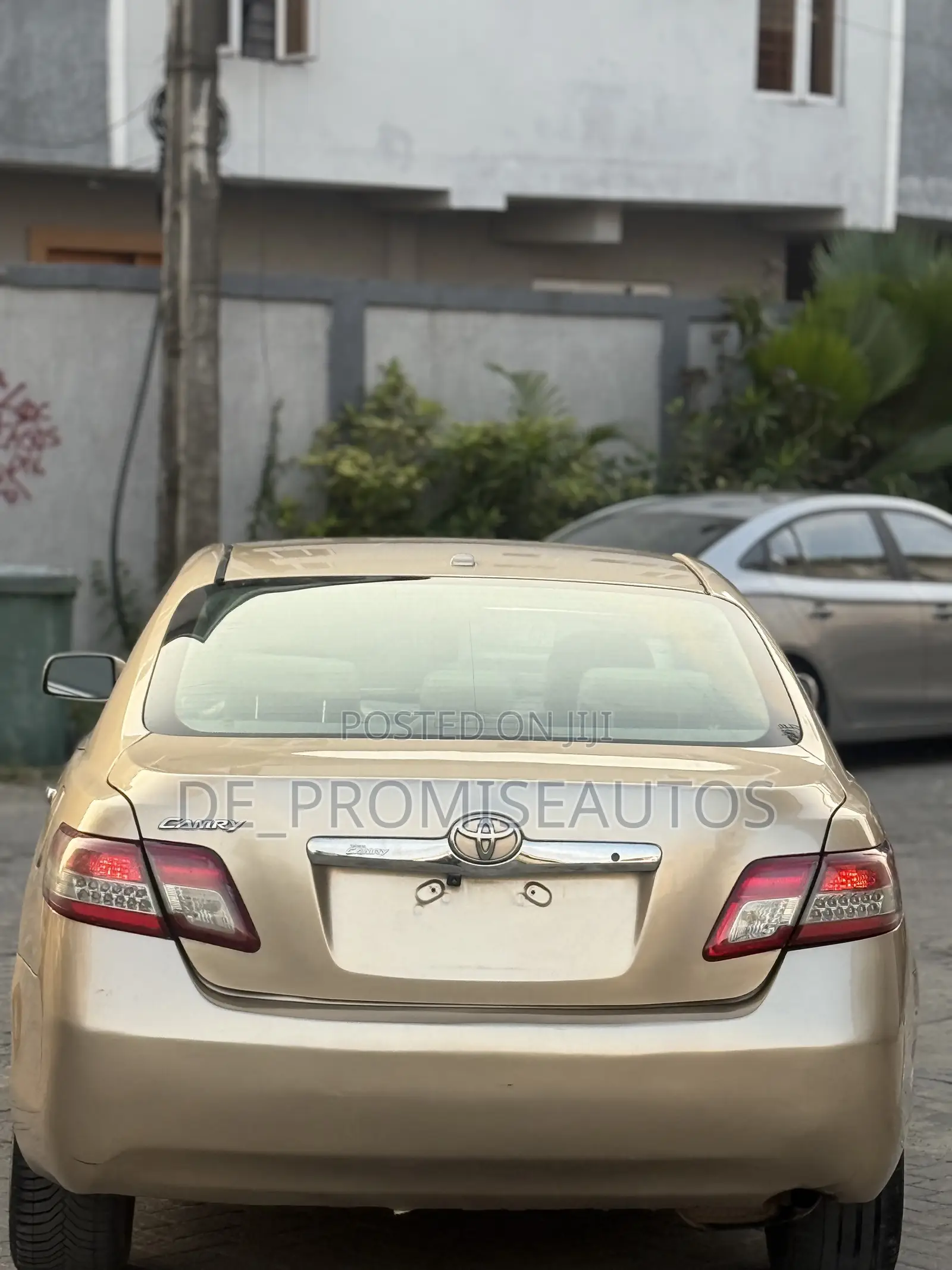 Toyota Camry 2010 Gold