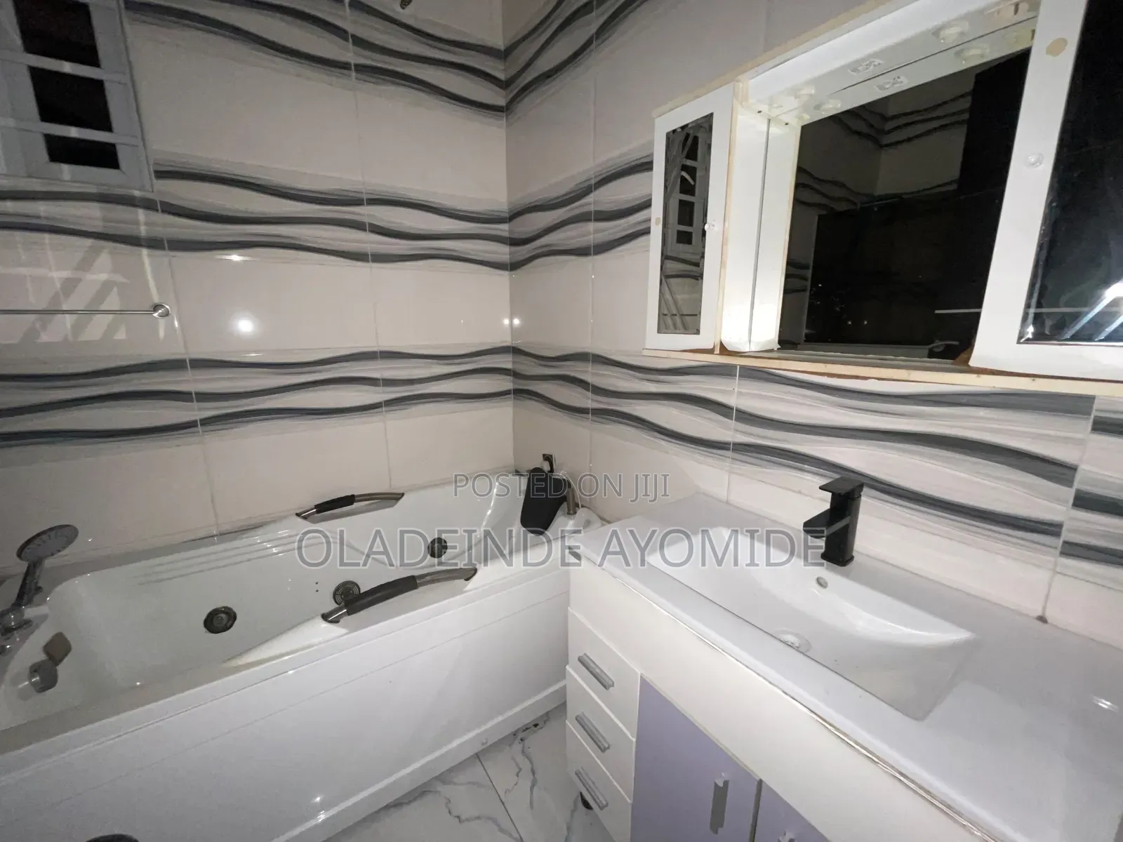 4bdrm Duplex in Chevy View Estate, Chevron for rent