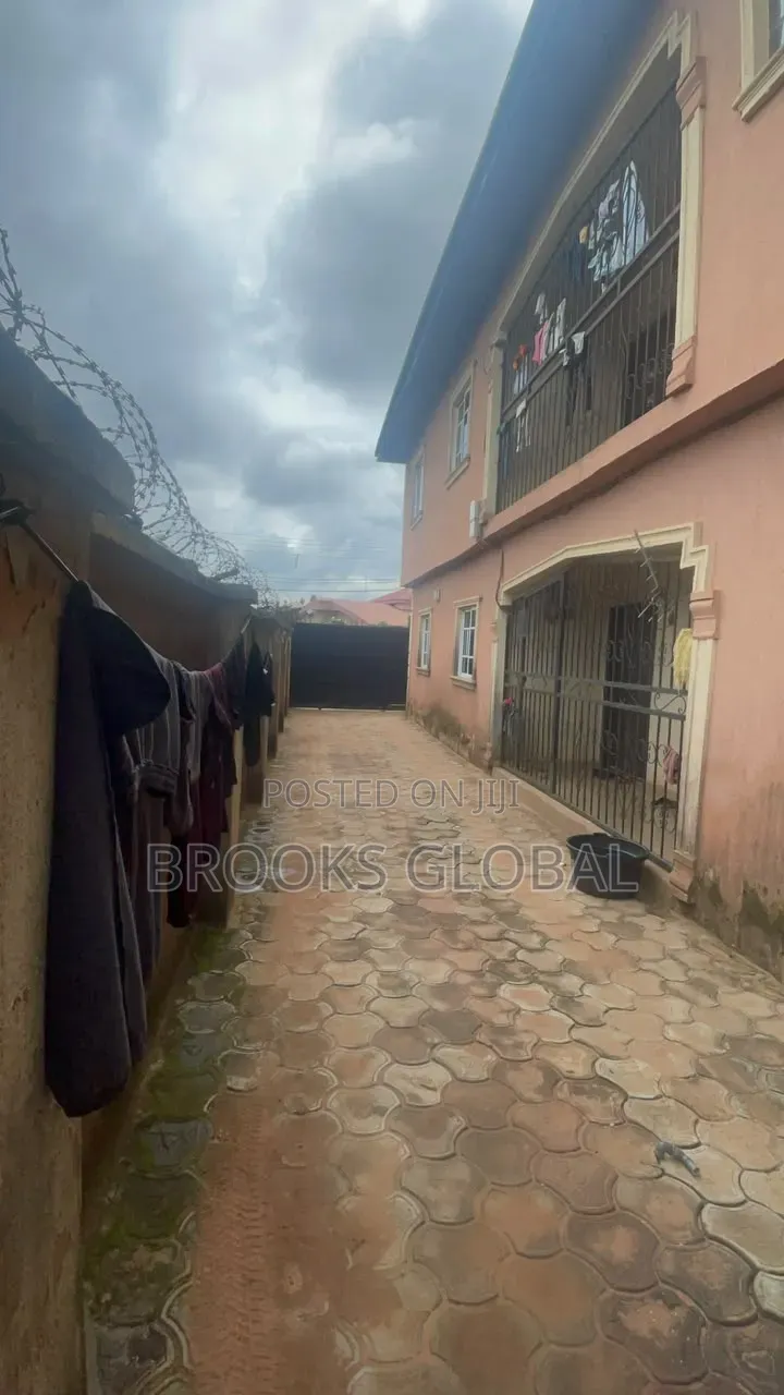 3bdrm Block of Flats in Benin City for sale
