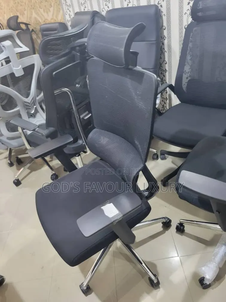 Ergonomic Office Swivel Mesh Chair.