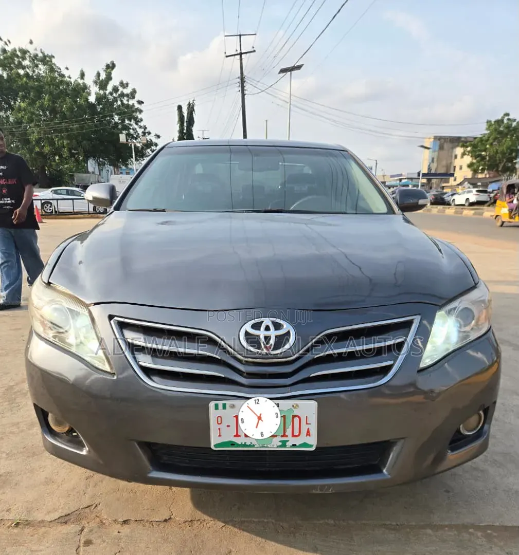 Toyota Camry 2009 Gray