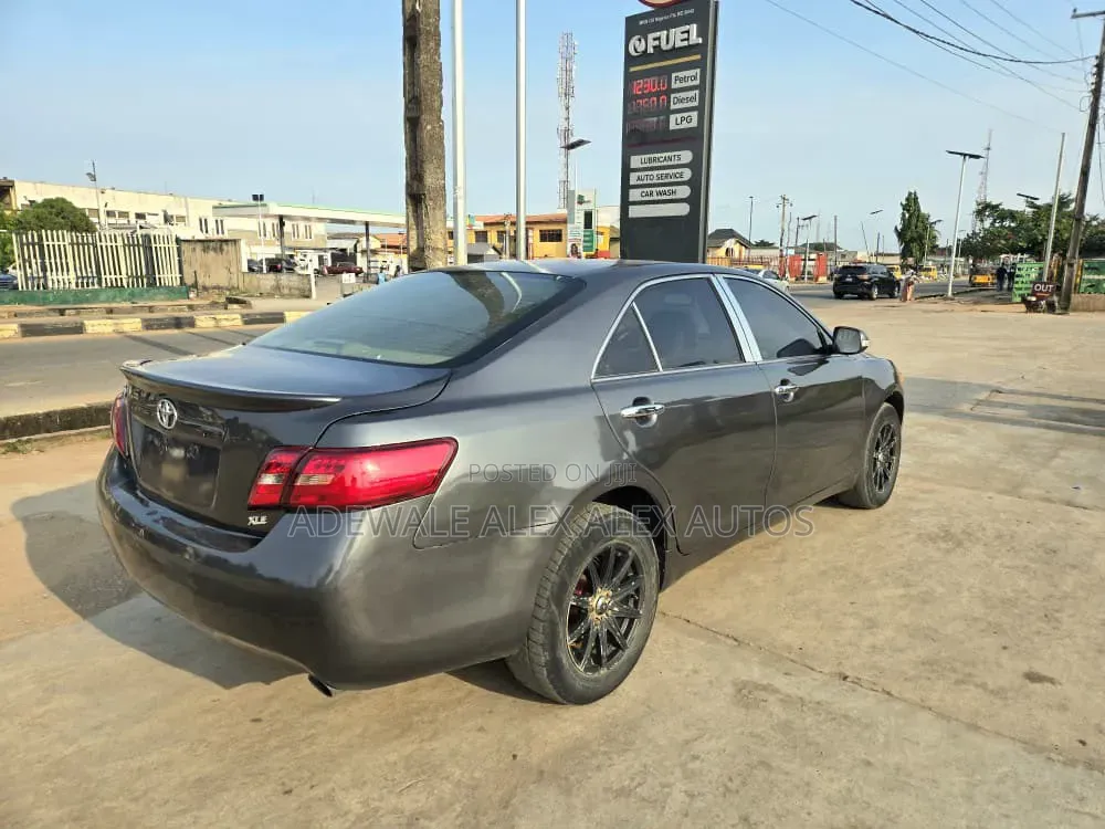 Toyota Camry 2009 Gray