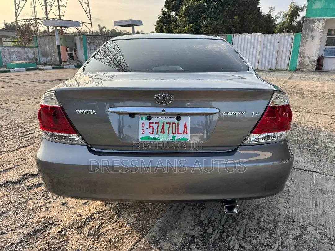 Toyota Camry LE 4dr Sedan (2.4L 4cyl 5A) 2005 Gray