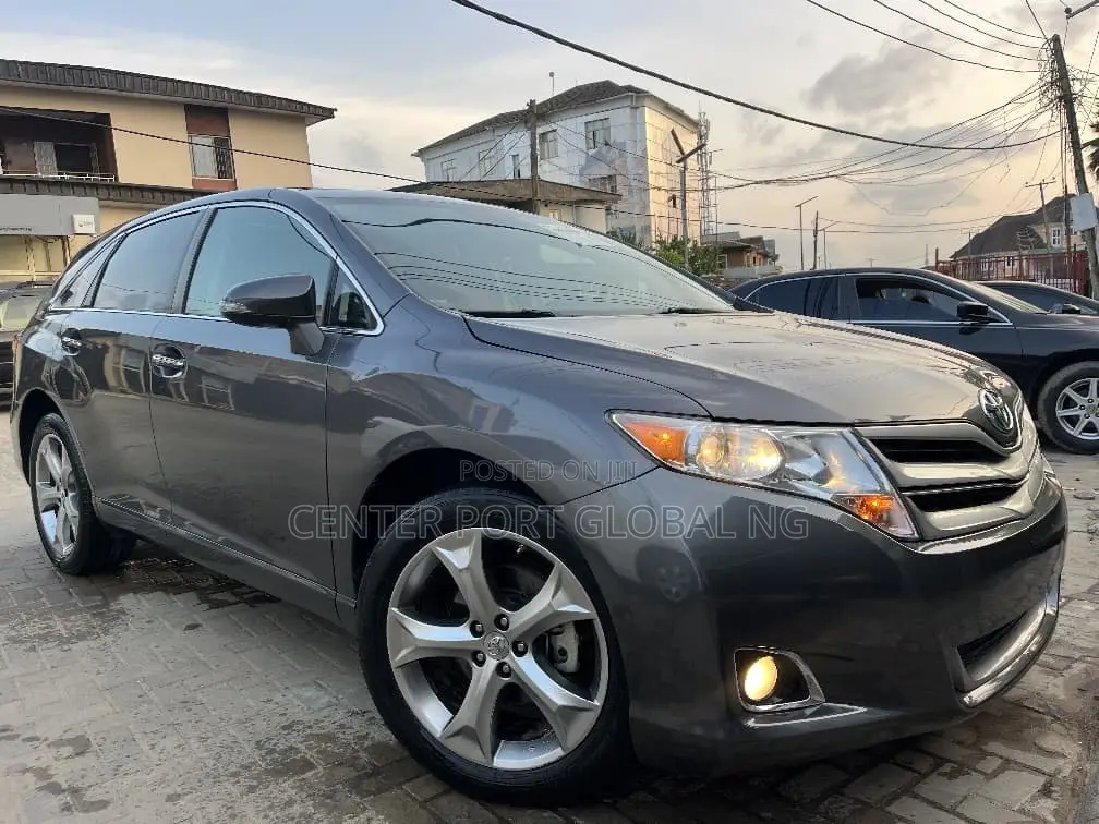 Toyota Venza XLE 4dr Wagon (3.5L 6cyl 6A) 2015 Gray