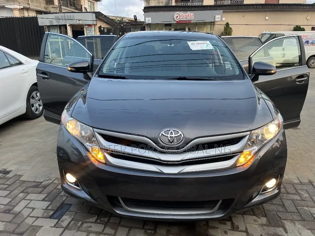 Toyota Venza XLE 4dr Wagon (3.5L 6cyl 6A) 2015 Gray