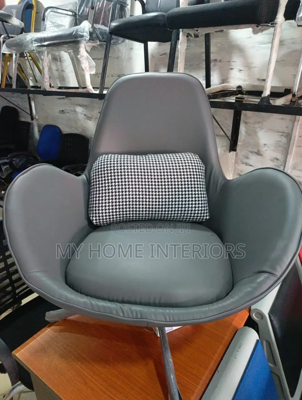 Swivel Relaxation Accent Chair