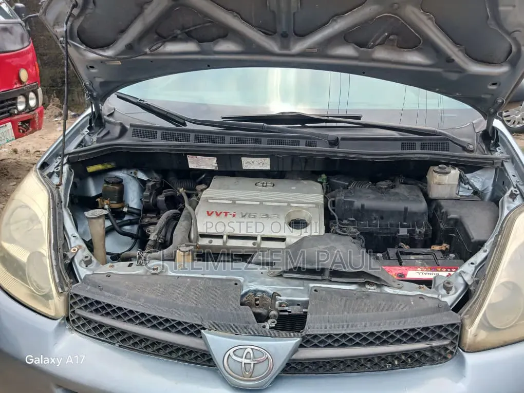 Toyota Sienna 2005 Blue