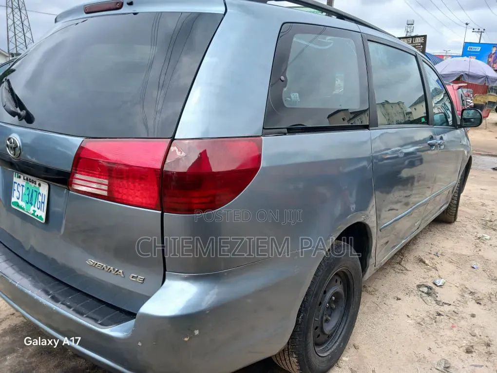 Toyota Sienna 2005 Blue