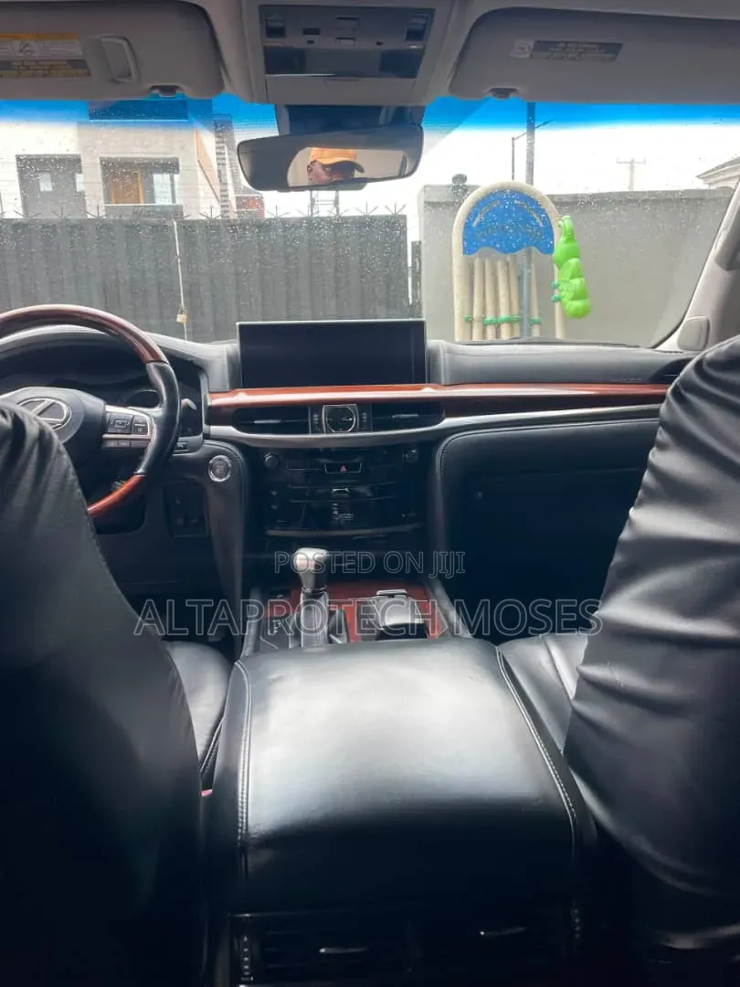 Lexus LX 570 AWD 2017 Gold