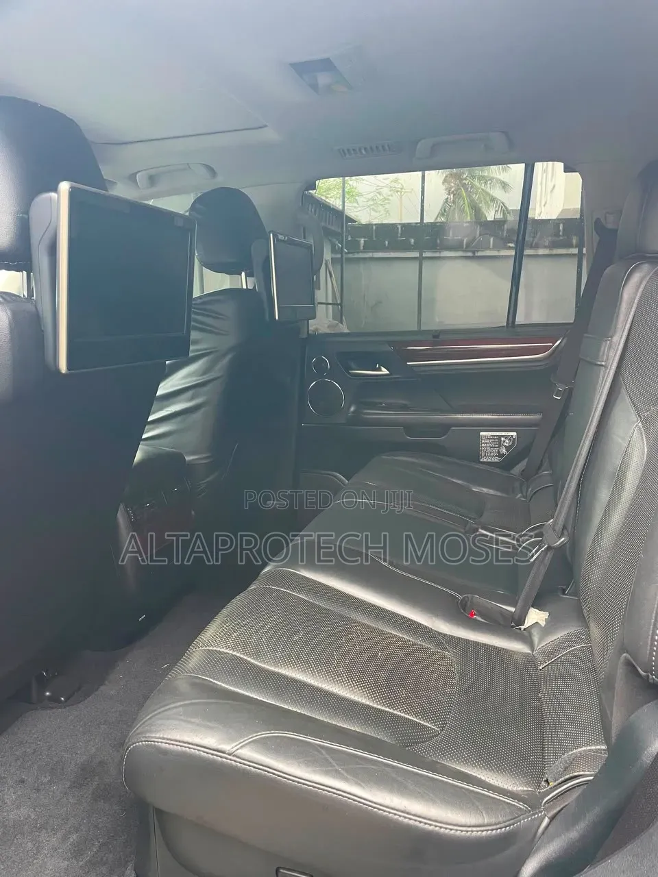 Lexus LX 570 AWD 2017 Gold