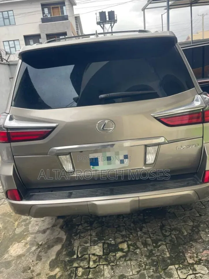 Lexus LX 570 AWD 2017 Gold