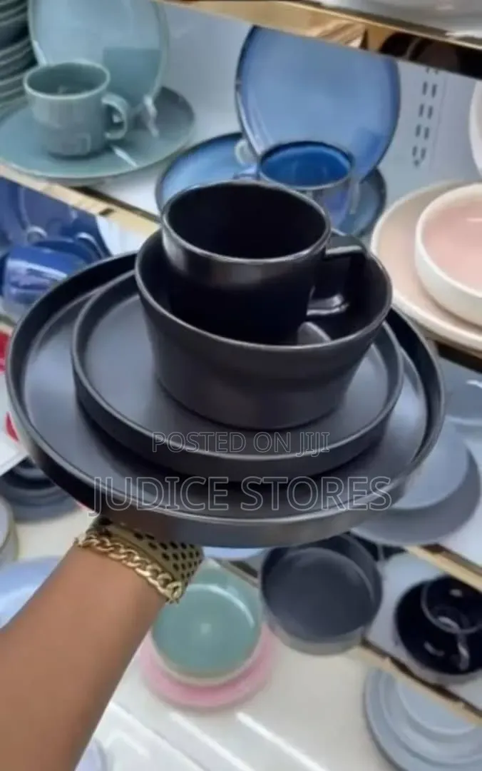 16 Piece Dinner Set-White and Black