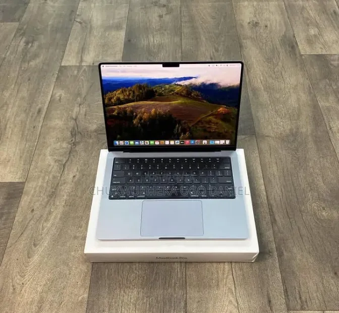 Laptop Apple MacBook Pro 2021 M1 16GB Apple M1 Pro SSD 512GB