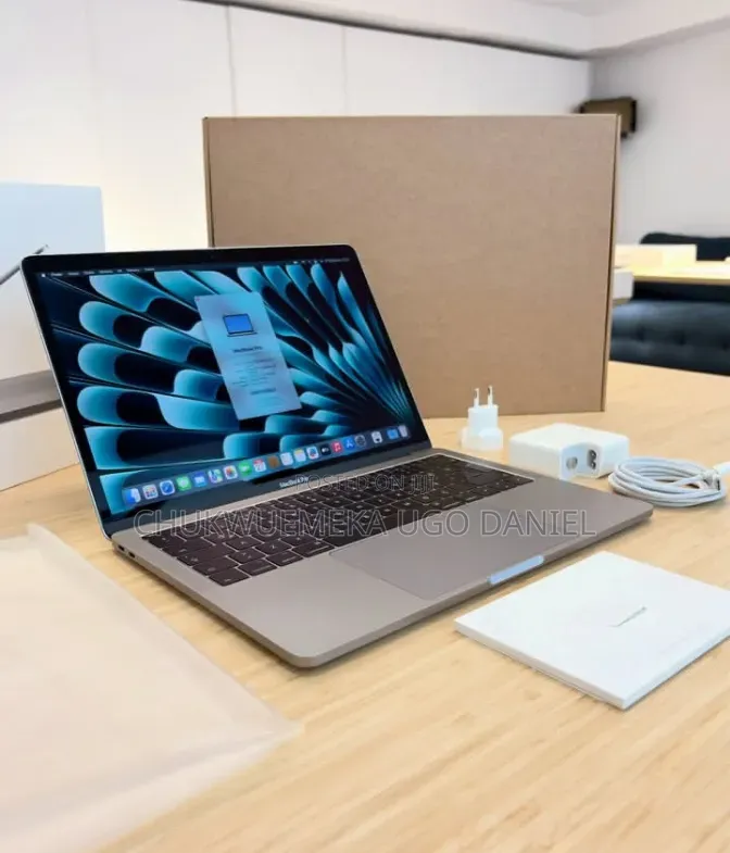 Laptop Apple MacBook Pro 2017 16GB Intel Core i7 SSD 512GB