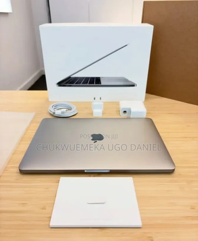 Laptop Apple MacBook Pro 2017 16GB Intel Core i7 SSD 512GB