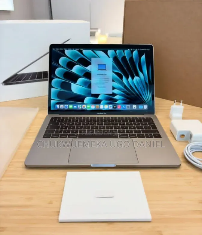 Laptop Apple MacBook Pro 2017 16GB Intel Core i7 SSD 512GB