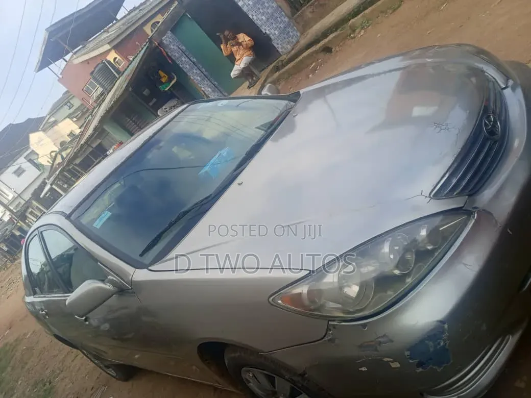 Toyota Camry 2005 Gold