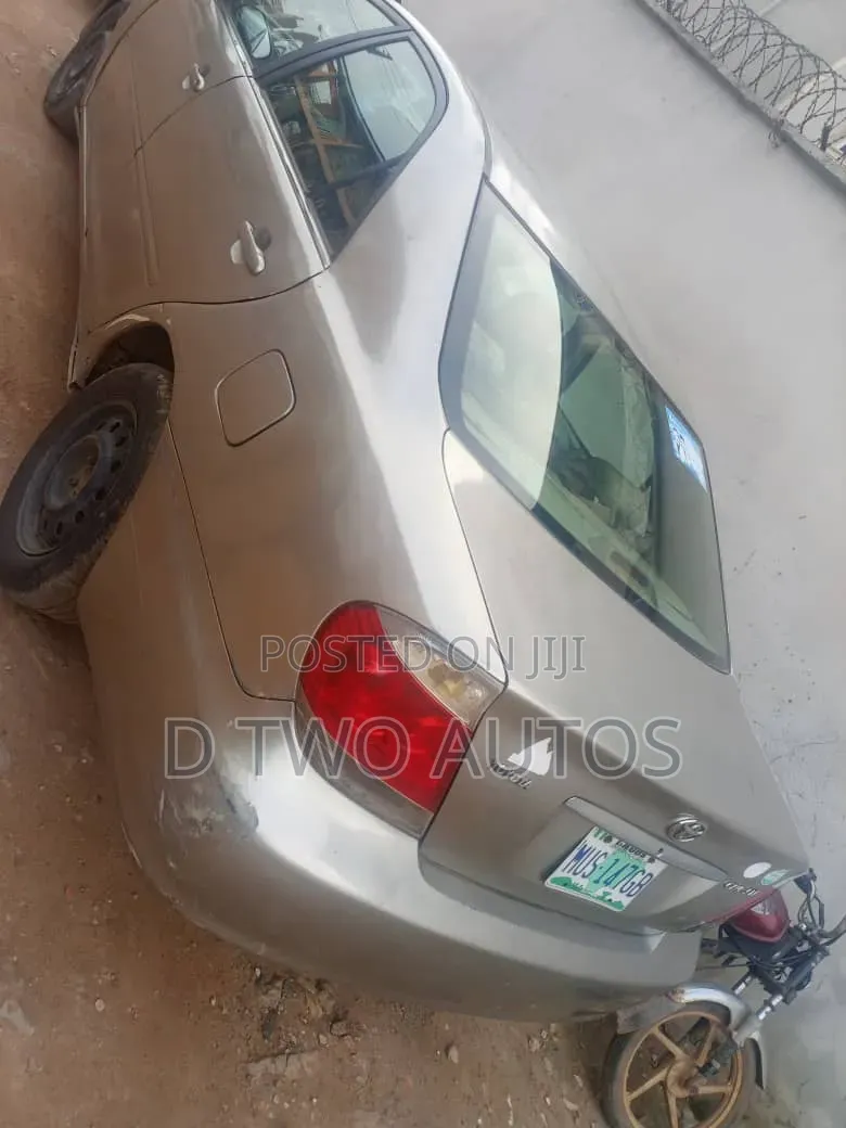 Toyota Camry 2005 Gold
