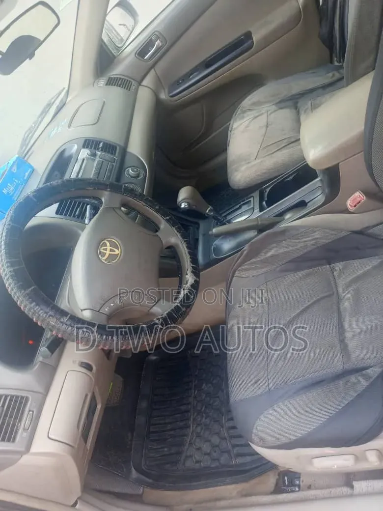 Toyota Camry 2005 Gold