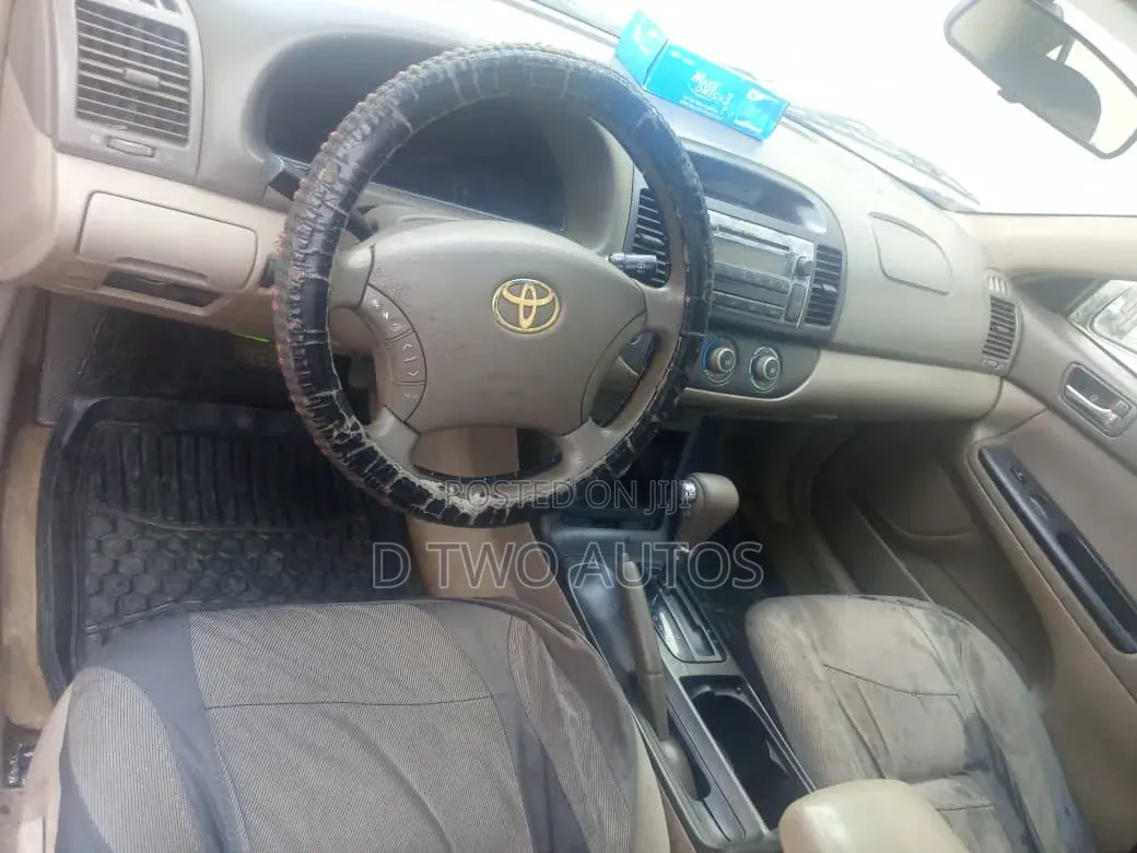 Toyota Camry 2005 Gold