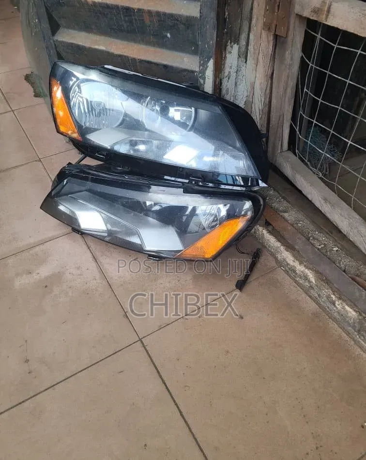 Set of Full Light Volkswagen Passat SE 2013