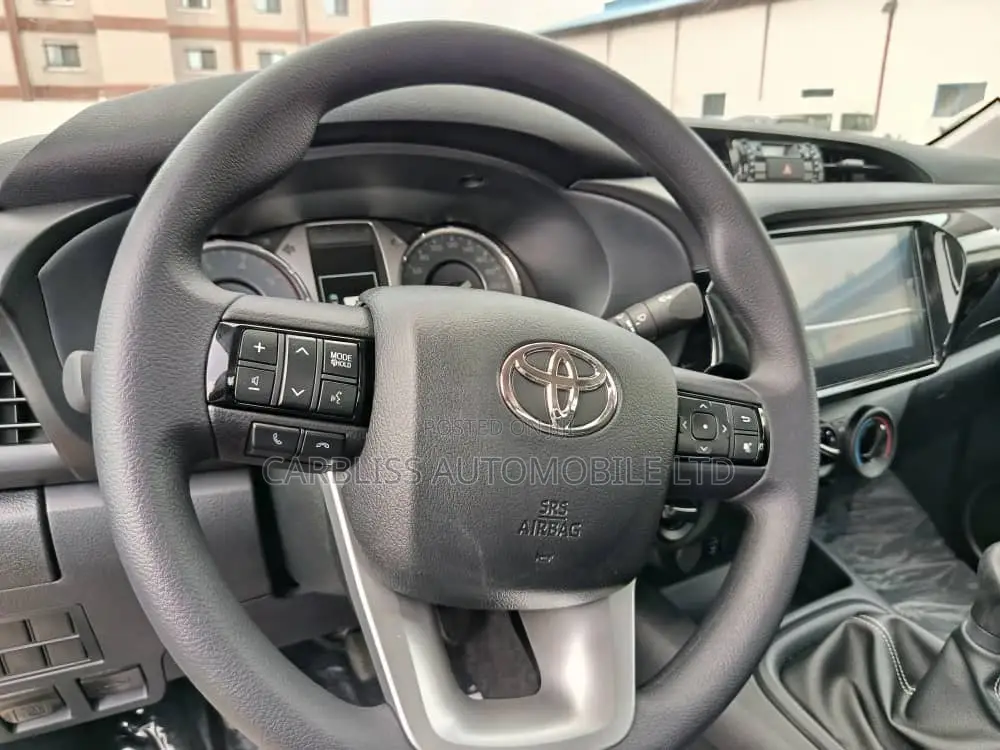 New Toyota Hilux 2025 White