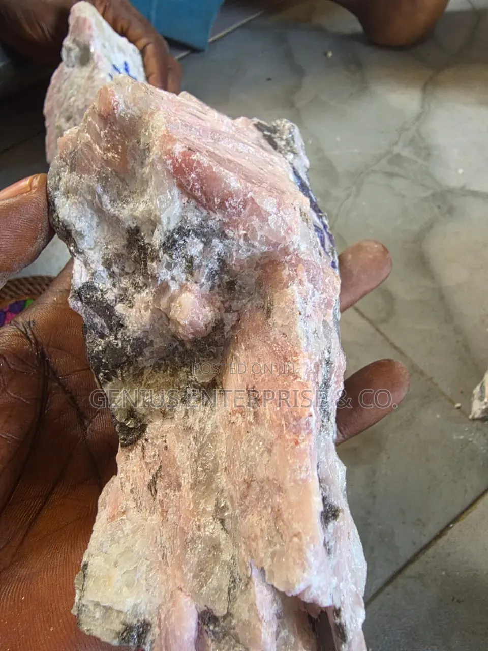 1Ton High-Grade Lithium Ore/Lepidolite Rock. For Ion Battery Producti