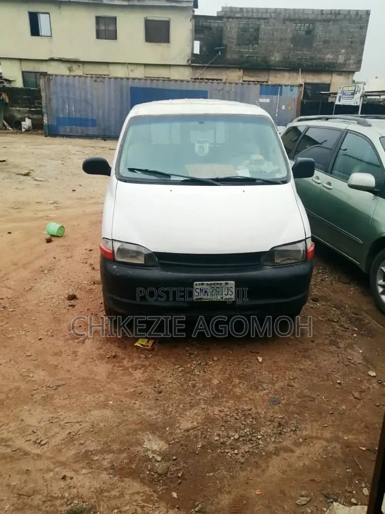 Toyota HiAce 2011 White