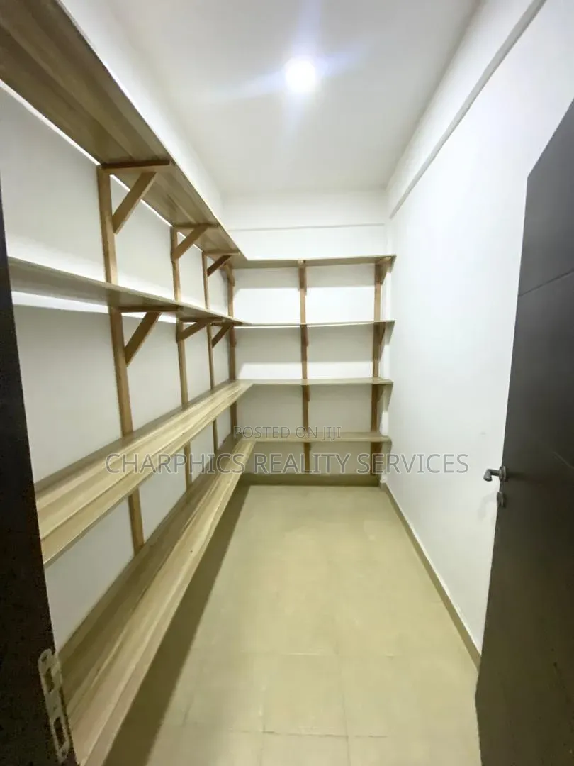 2bdrm Apartment in Lekki Phase 1 for rent