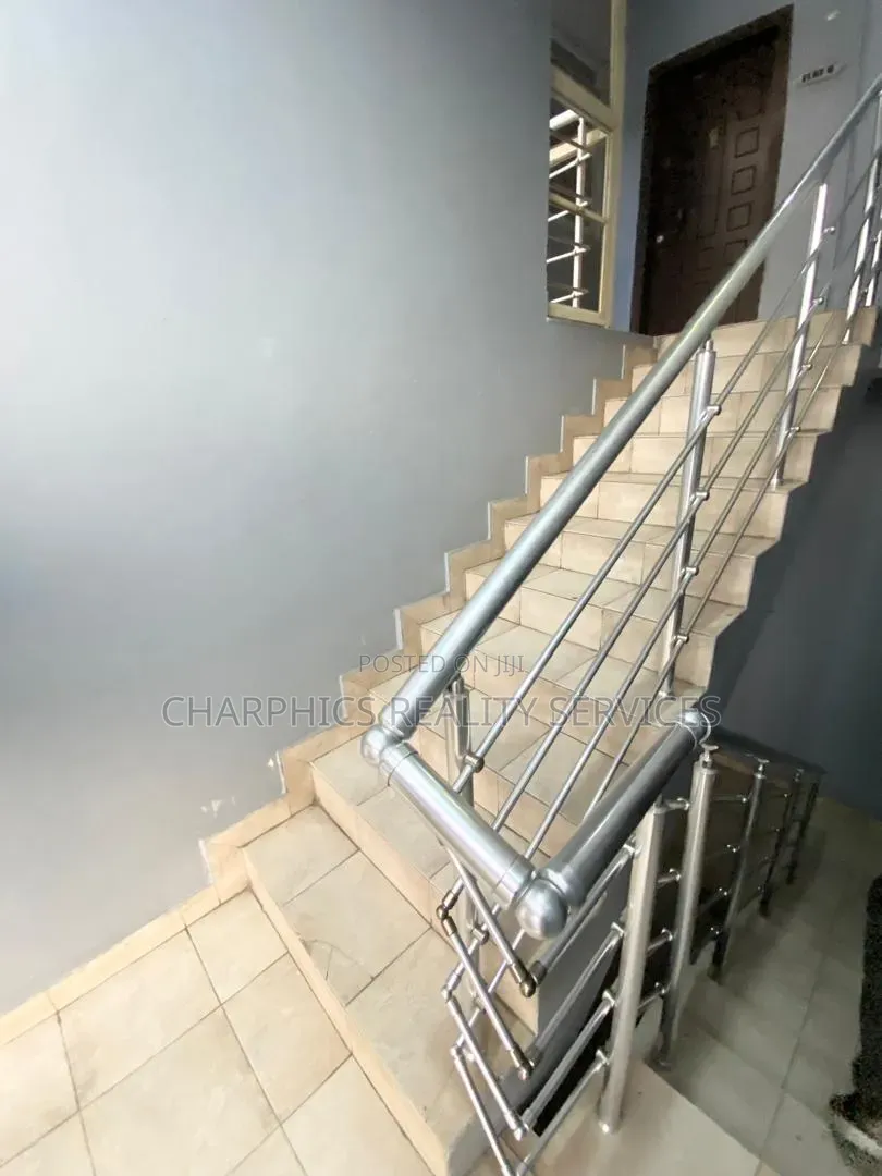 2bdrm Apartment in Lekki Phase 1 for rent