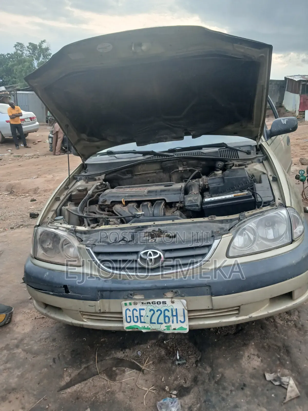 Toyota Avensis 2003 Gold