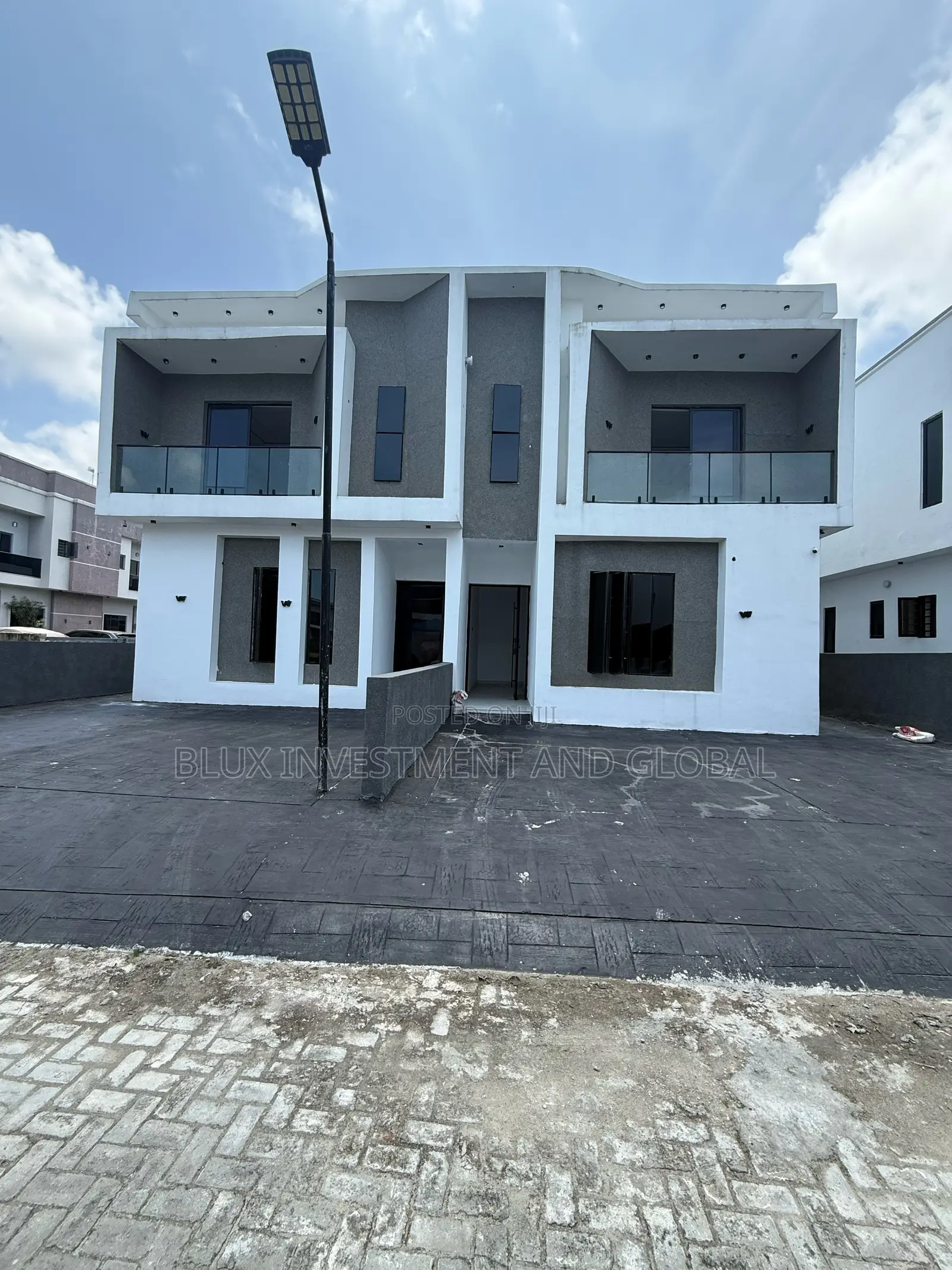 4bdrm Duplex in Ogombo for sale