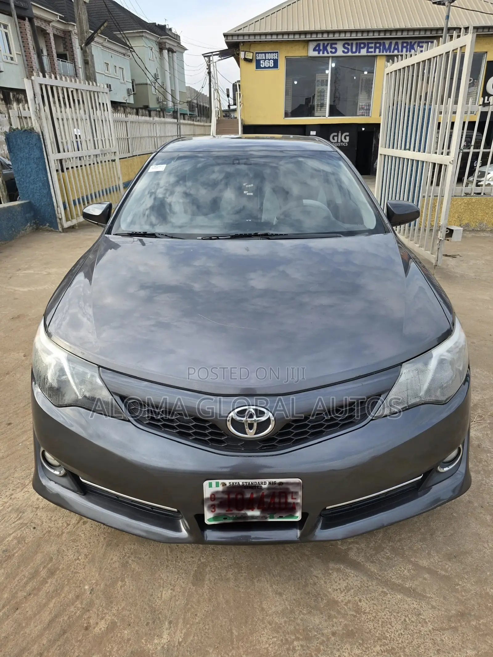 Toyota Camry SE 4dr Sedan (2.5L 4cyl 6A) 2013 Gray