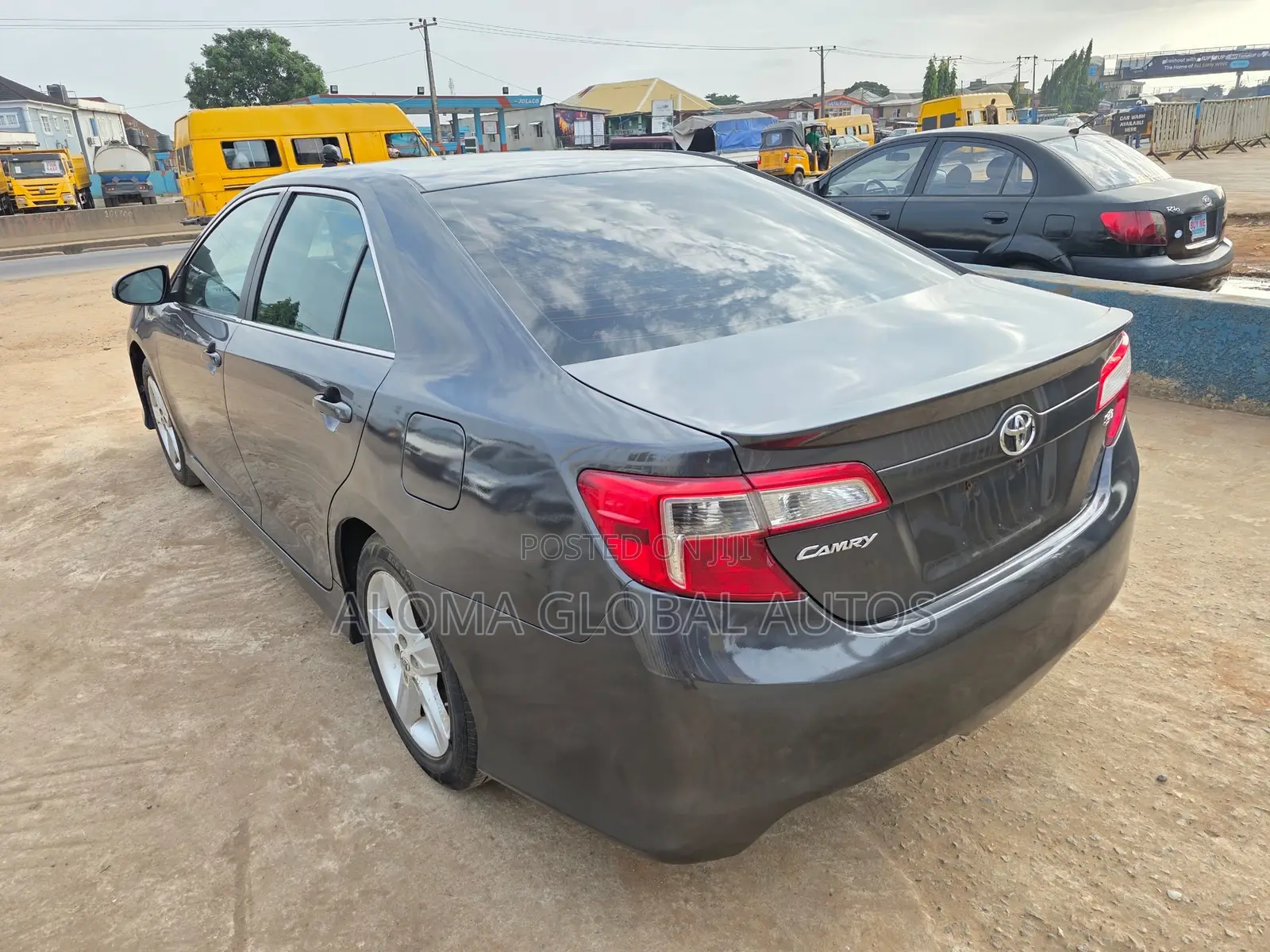Toyota Camry SE 4dr Sedan (2.5L 4cyl 6A) 2013 Gray