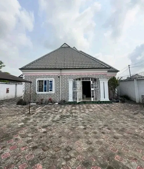 3bdrm Bungalow in Rumuekini Port for sale