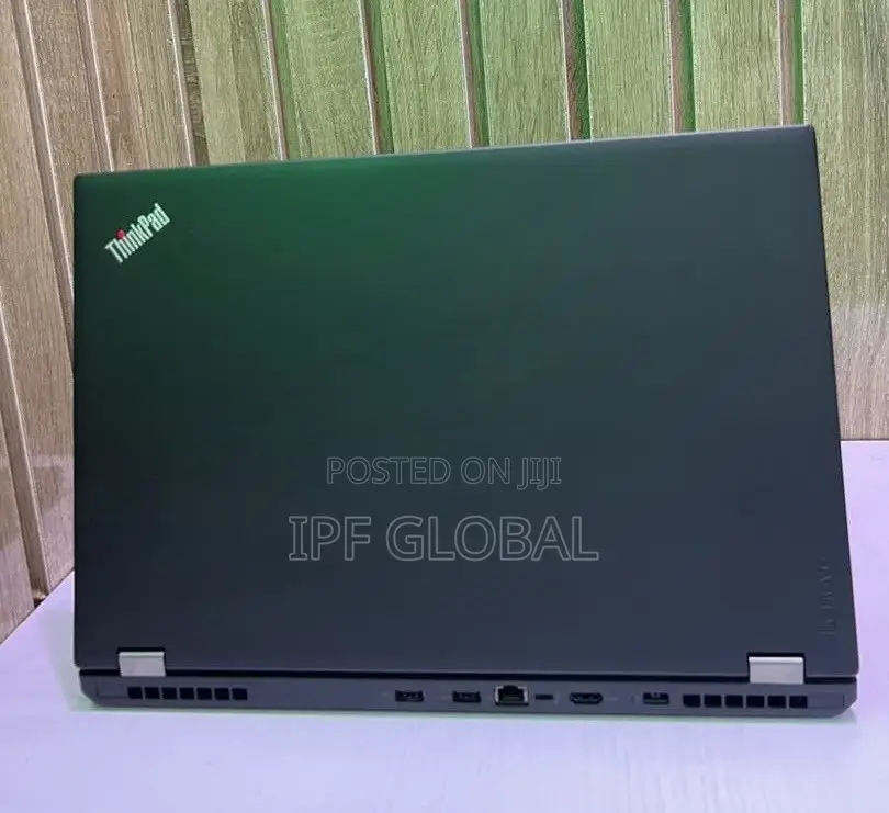Laptop Lenovo 16GB Intel Xeon SSD 512GB