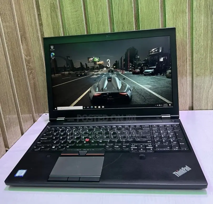 Laptop Lenovo 16GB Intel Xeon SSD 512GB