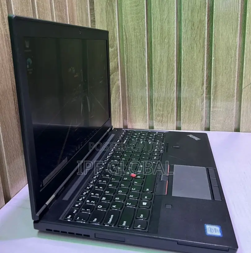 Laptop Lenovo 16GB Intel Xeon SSD 512GB