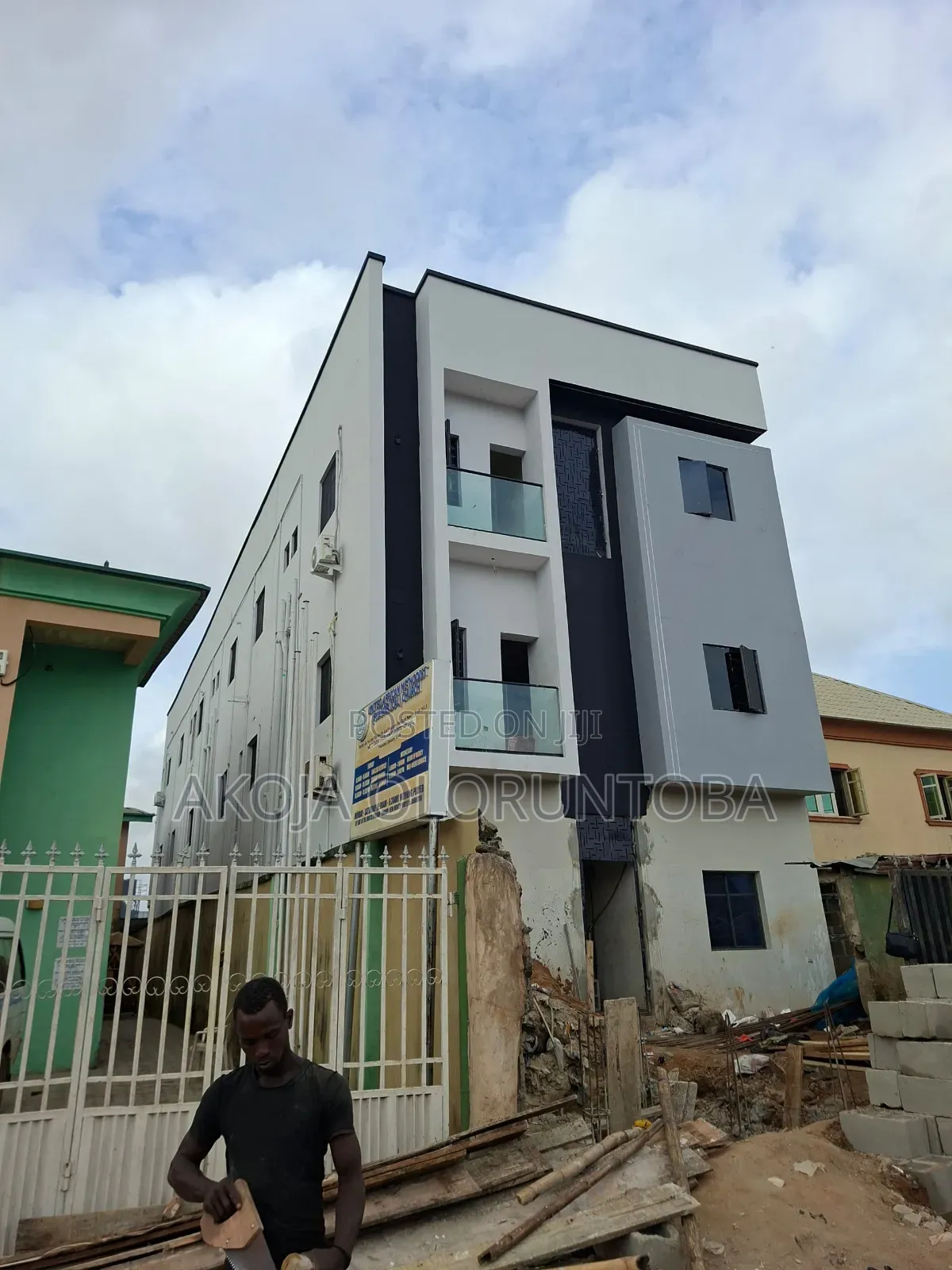 Units of Self Con for Lease in This Newly Built House 12 Million.