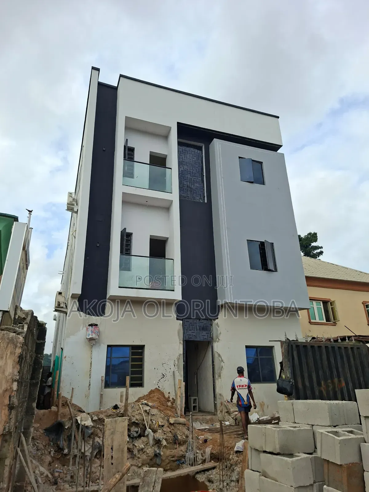 Units of Self Con for Lease in This Newly Built House 12 Million.