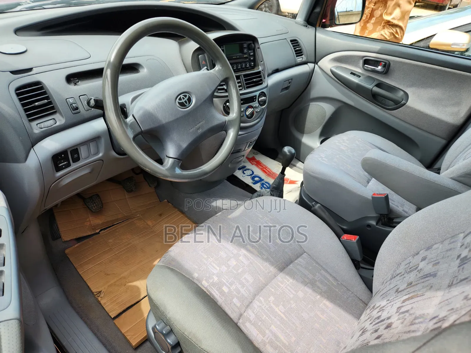 Toyota Previa 2001 Red