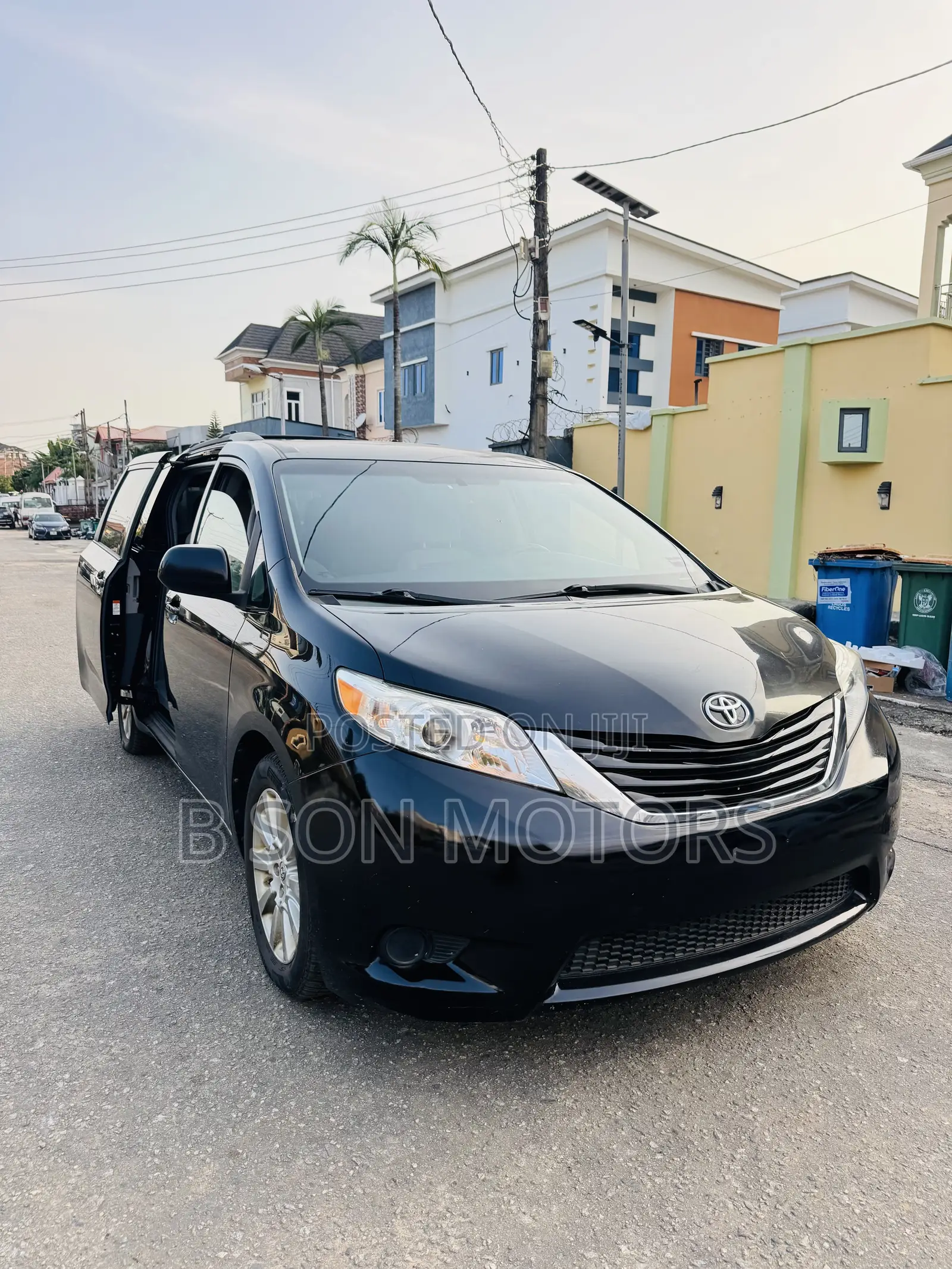 Toyota Sienna LE 7 Passenger (3.5L 6cyl 6A) 2016 Black