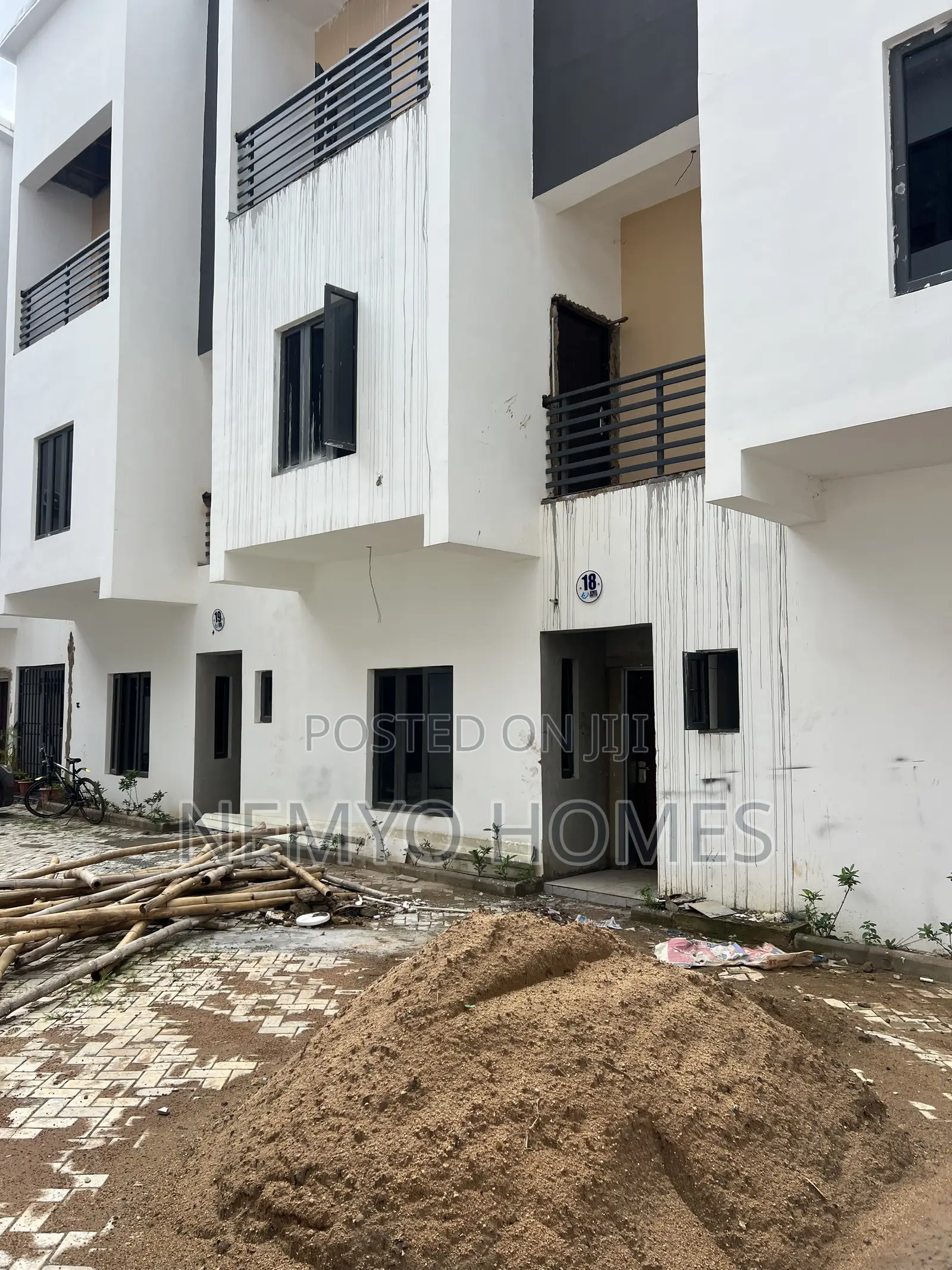 4bdrm Duplex in Kaura for sale