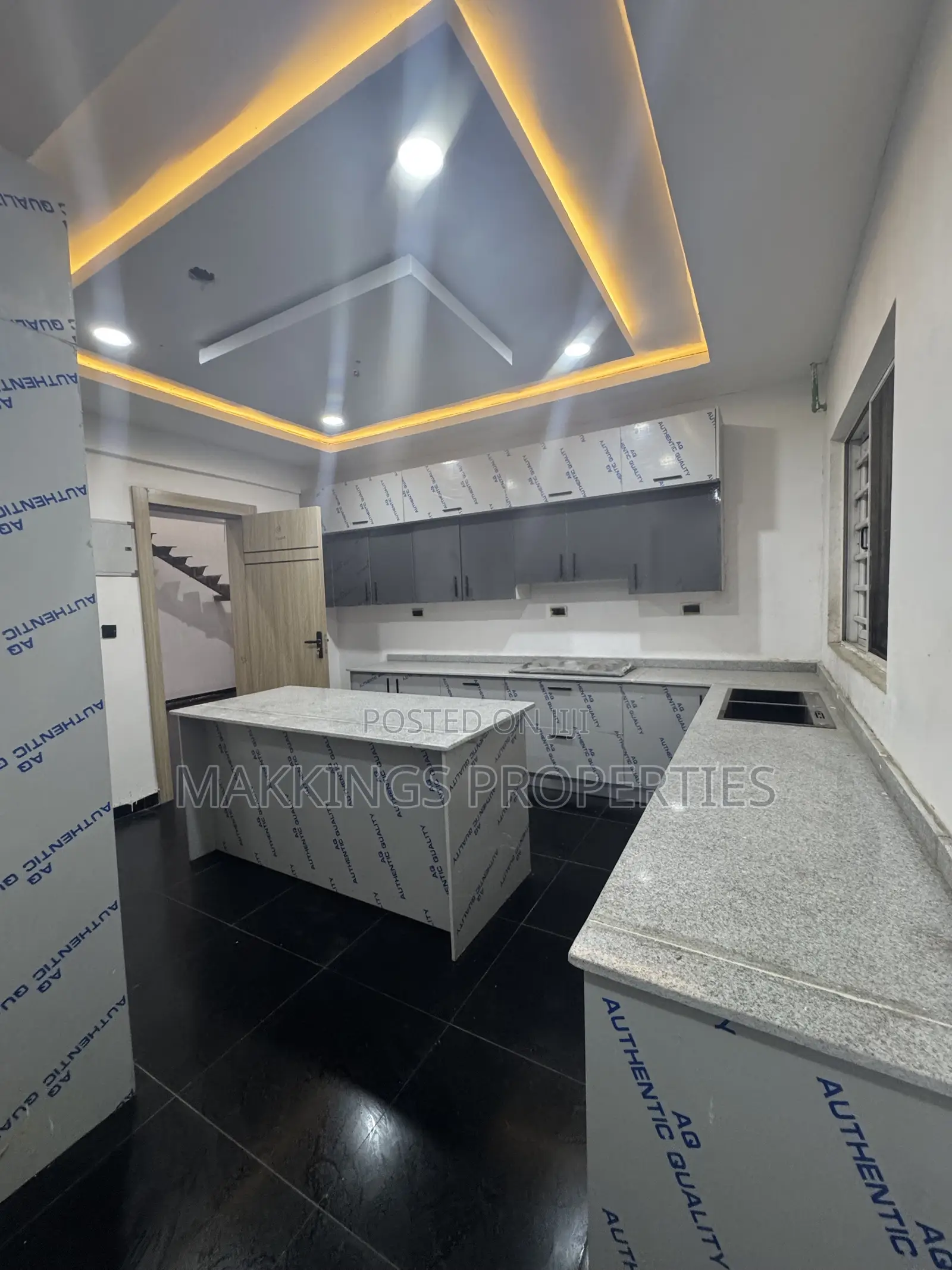 5bdrm Duplex in Lekki Phase 1 for sale