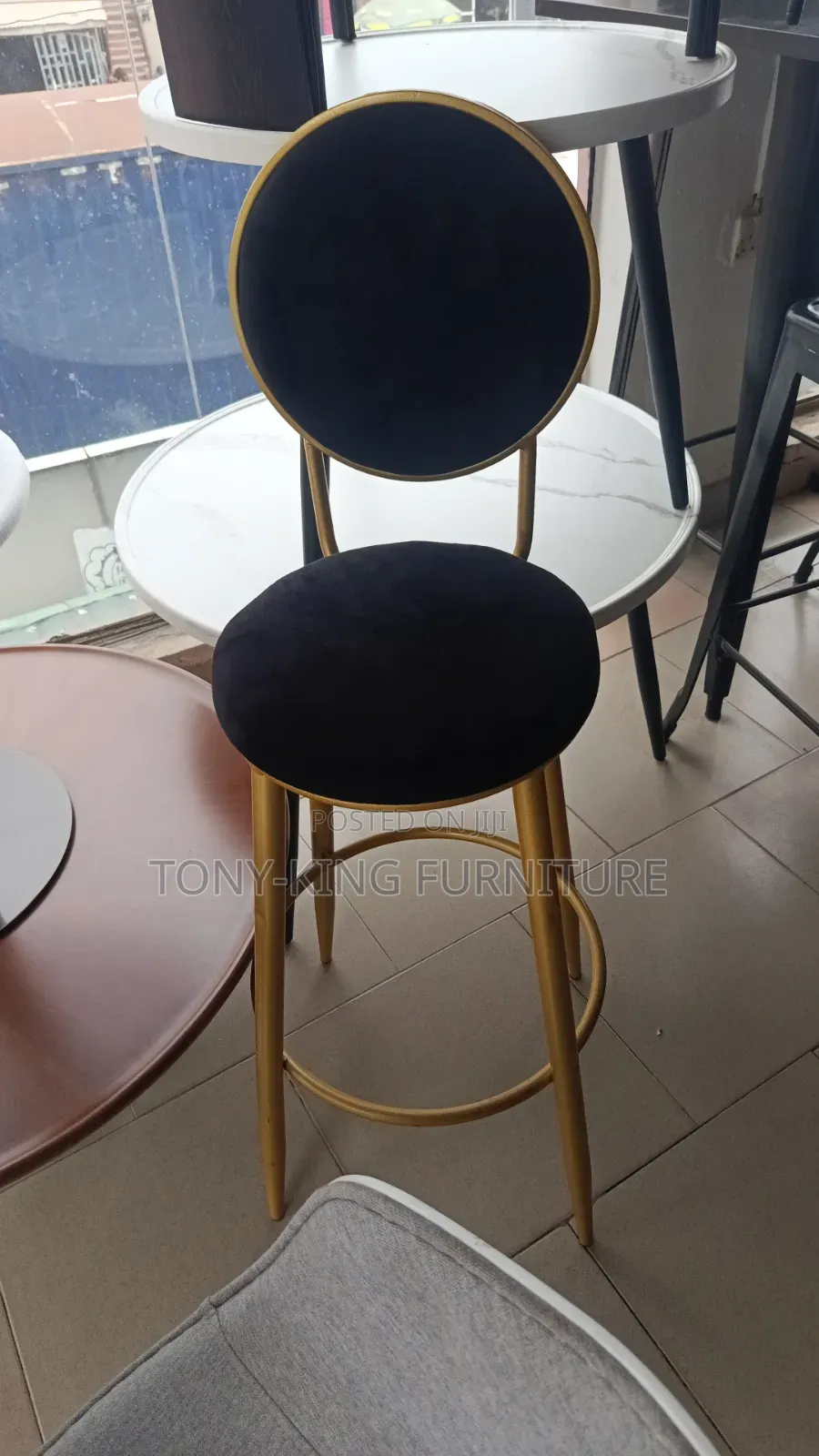Luxury Nordic-Design Bar Stools Circular Padded Velvet Backs .