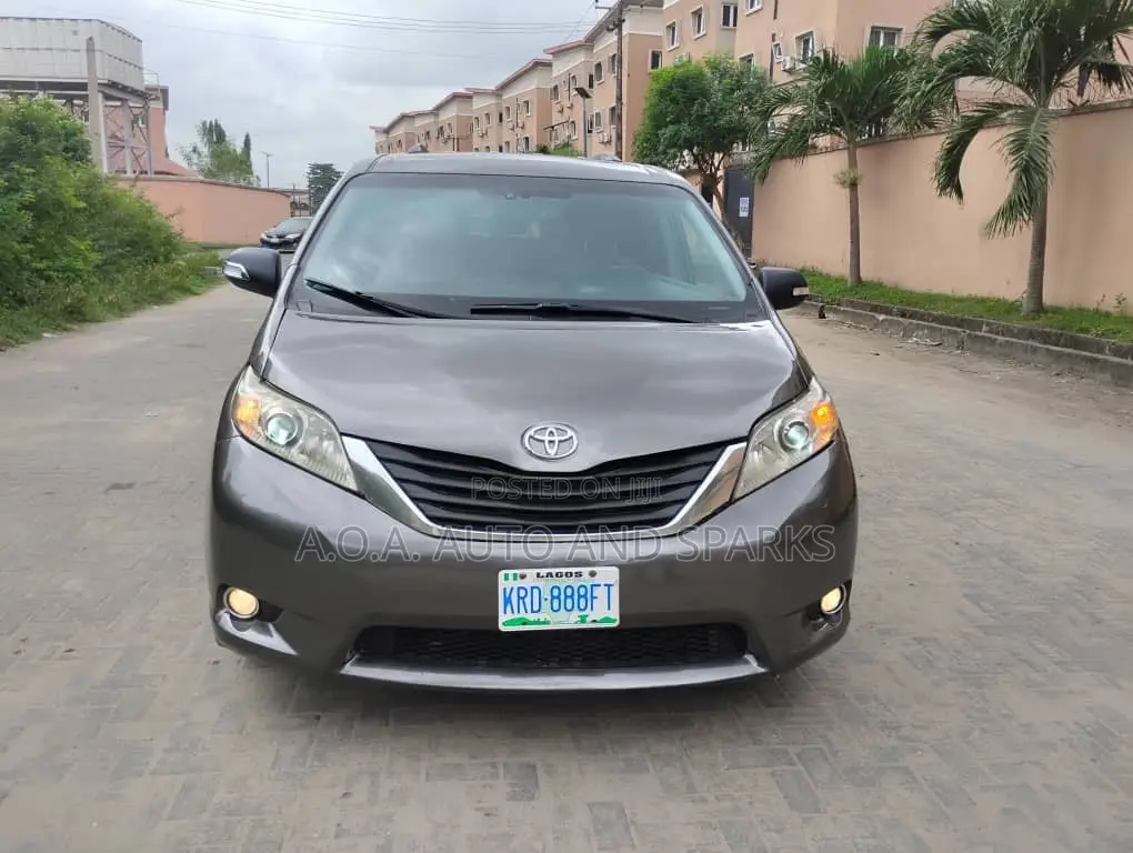 Toyota Sienna 2016 Gray