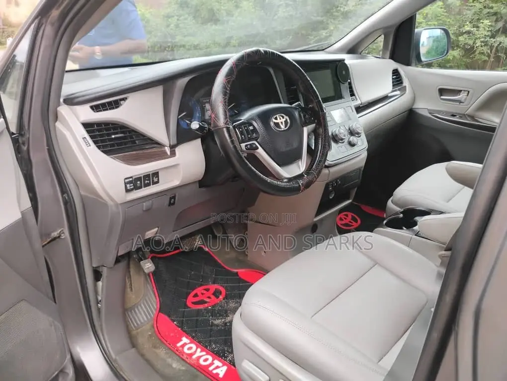 Toyota Sienna 2016 Gray