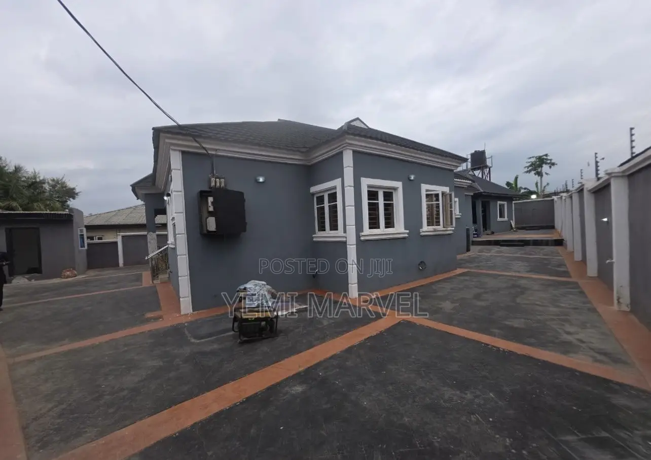 2bdrm Block of Flats in At The Back Of Royal for rent